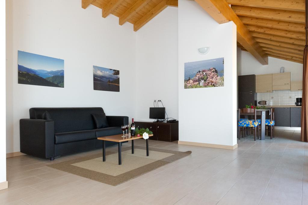 Residence Le Azalee & Spa Vercana Phòng bức ảnh