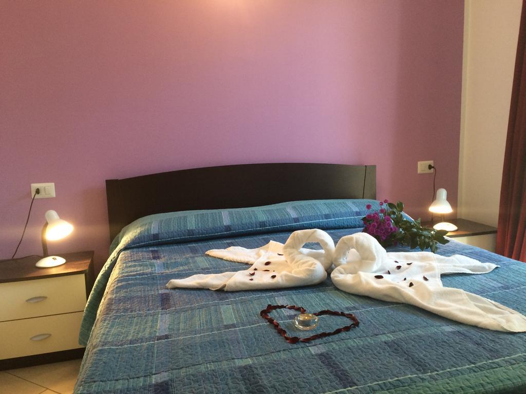 Residence Le Azalee & Spa Vercana Phòng bức ảnh