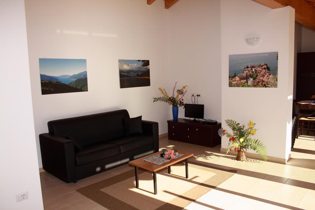 Residence Le Azalee & Spa Vercana Phòng bức ảnh